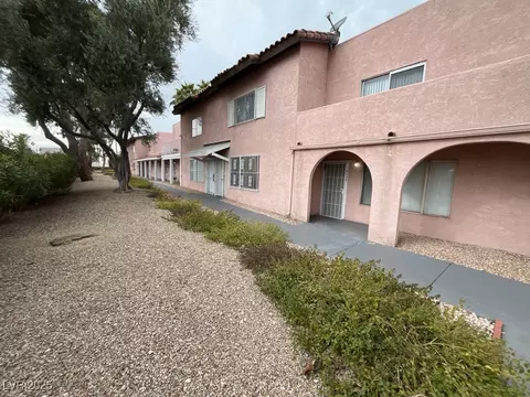 2206 E Desert Inn Rd, Las Vegas, NV 89169