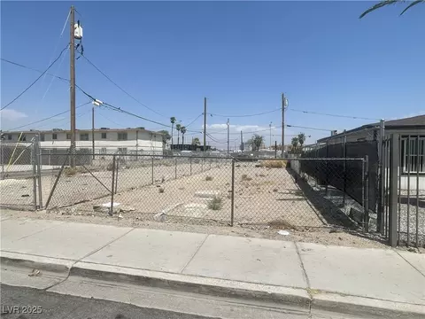 132 W Chicago Ave, Las Vegas, NV 89102