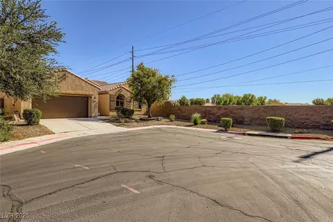 5772 Flying Birdie Ave, Las Vegas, NV 89122