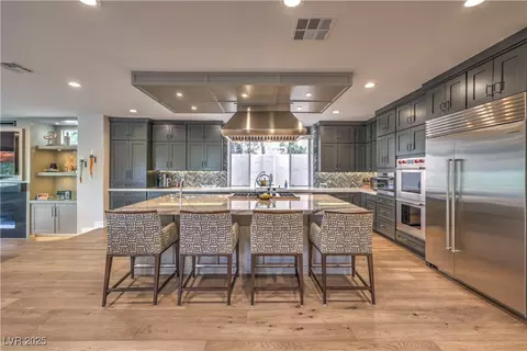1912 Glenview Dr, Las Vegas, NV 89134
