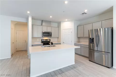 1024 Greyhound Ln, Henderson, NV 89015