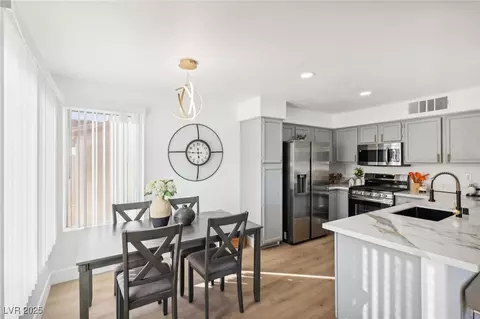 3425 E Russell Rd #202, Las Vegas, NV 89120