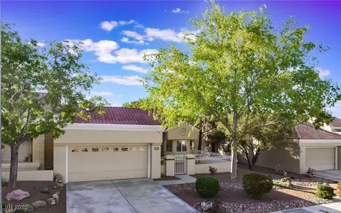 2553 Showcase Dr, Las Vegas, NV 89134