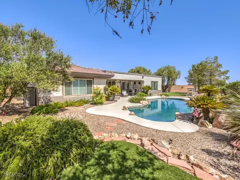 99 Fountainhead Cir, Henderson, NV 89052