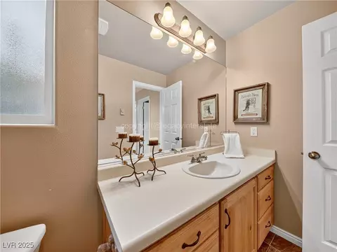 Bath - 797 E Aspen Meadow Dr, Mammoth Creek, UT 84735 photo 2 of 5