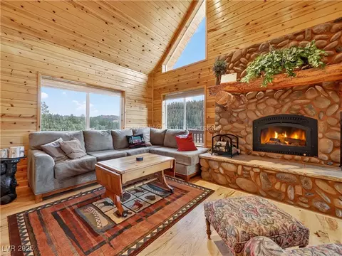 Living - 797 E Aspen Meadow Dr, Mammoth Creek, UT 84735 photo 6 of 8