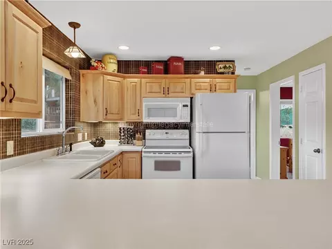 Kitchen - 797 E Aspen Meadow Dr, Mammoth Creek, UT 84735 photo 4 of 4