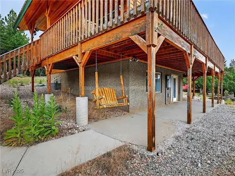 Exterior - 797 E Aspen Meadow Dr, Mammoth Creek, UT 84735 photo 4 of 9