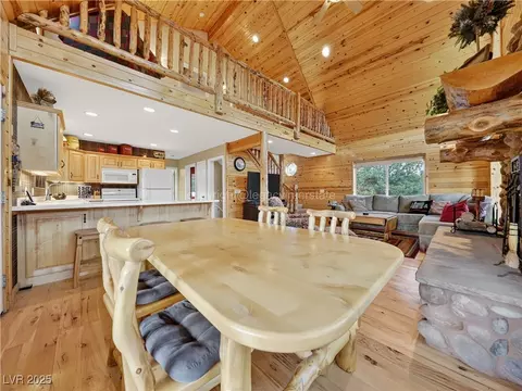 Dining - 797 E Aspen Meadow Dr, Mammoth Creek, UT 84735 photo 2 of 2