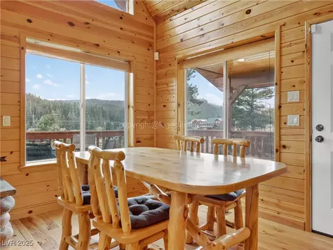 Dining - 797 E Aspen Meadow Dr, Mammoth Creek, UT 84735 photo 1 of 2
