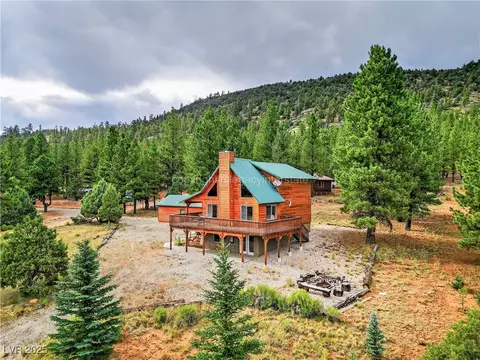 Exterior - 797 E Aspen Meadow Dr, Mammoth Creek, UT 84735 photo 3 of 9