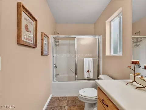 Bath - 797 E Aspen Meadow Dr, Mammoth Creek, UT 84735 photo 1 of 5