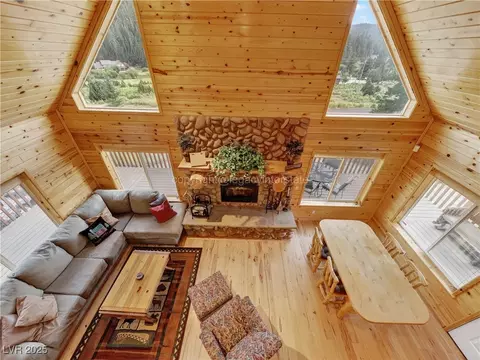 Living - 797 E Aspen Meadow Dr, Mammoth Creek, UT 84735 photo 5 of 8