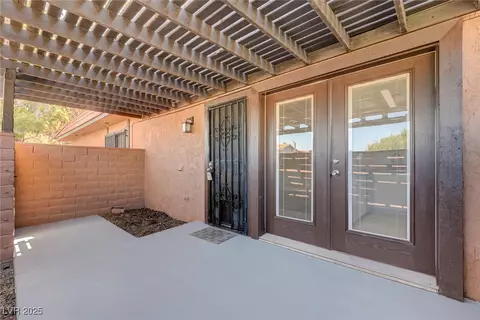 6641 Silverstream Ave #B, Las Vegas, NV 89107