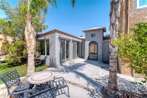 10560 S Dapple Gray Rd, Las Vegas, NV 89178