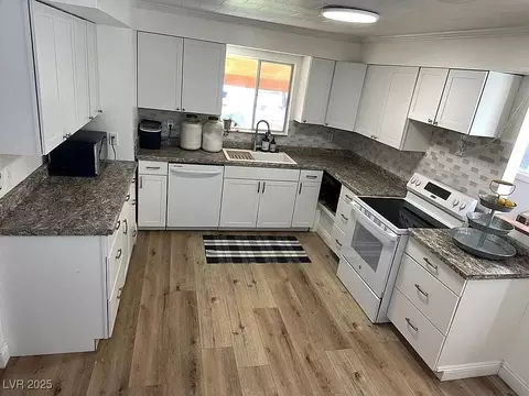 Kitchen - 229 S 1st St, Other, NV 89317 photo 1 of 4