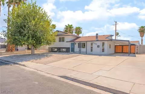 5201 Champions Ave, Las Vegas, NV 89142