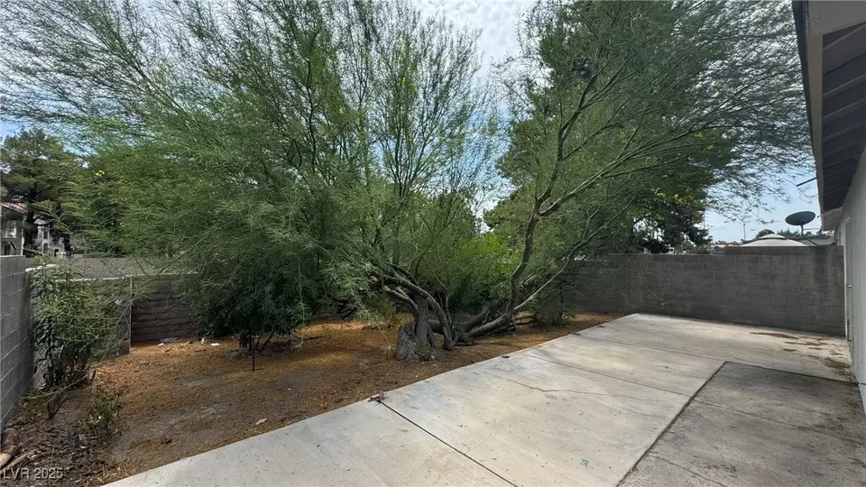 Exterior - 4754 Willow Crest Ave, Las Vegas, NV 89147 photo 3 of 6
