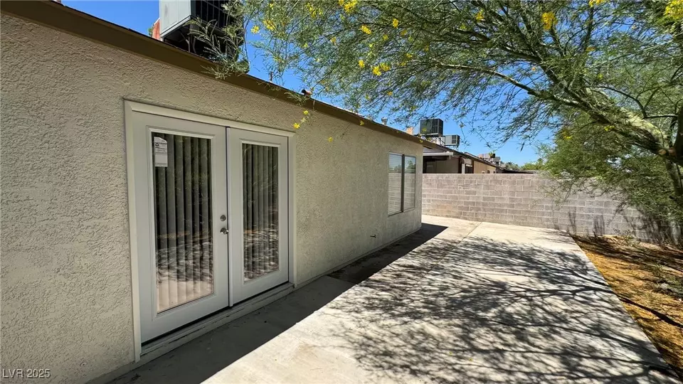 Exterior - 4754 Willow Crest Ave, Las Vegas, NV 89147 photo 5 of 6