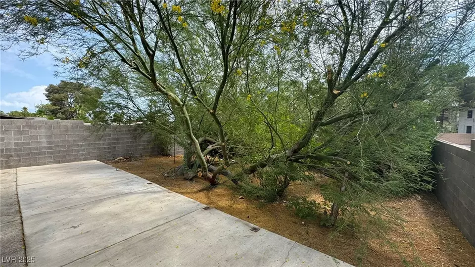 Exterior - 4754 Willow Crest Ave, Las Vegas, NV 89147 photo 4 of 6