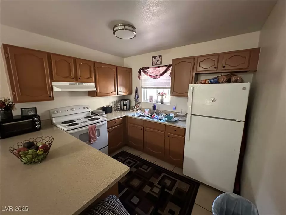 Kitchen - 828 Held Rd, Las Vegas, NV 89101 photo 2 of 5