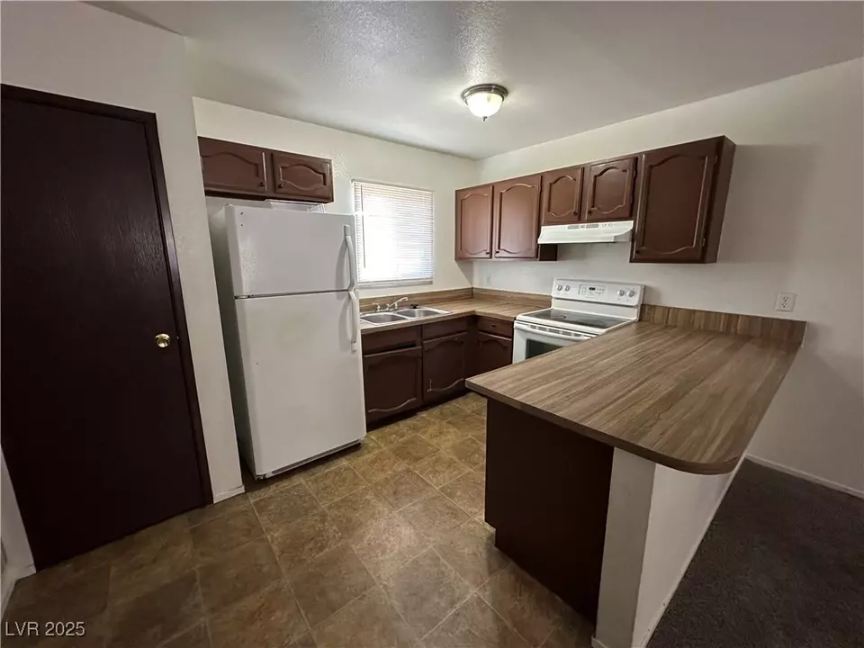 Kitchen - 828 Held Rd, Las Vegas, NV 89101 photo 3 of 5