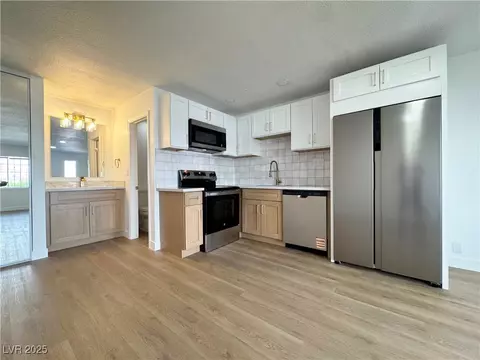 4600 University Center Dr #94, Las Vegas, NV 89119