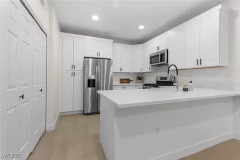 2152 Turquoise Ridge St #105, Las Vegas, NV 89117