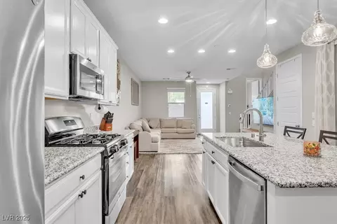 541 Tokopah Falls St, Las Vegas, NV 89138