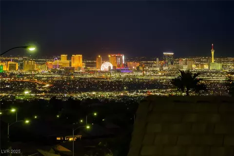 2142 Sandstone Cliffs Dr, Henderson, NV 89044