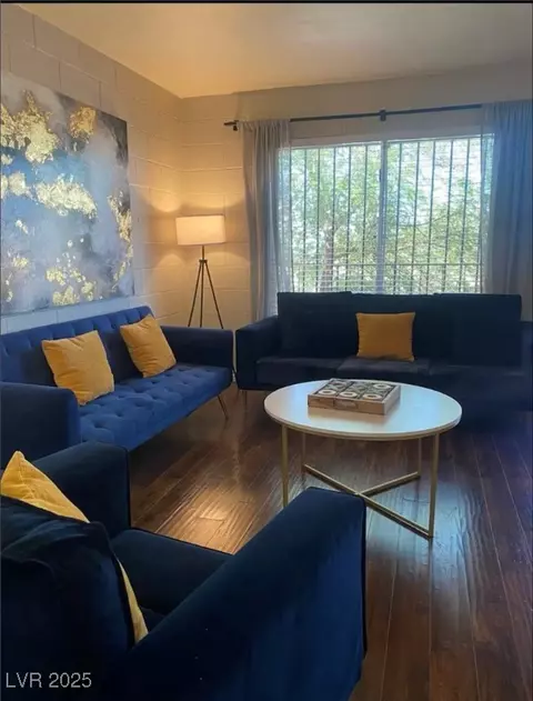 615 S Royal Crest Cir #8, Las Vegas, NV 89169