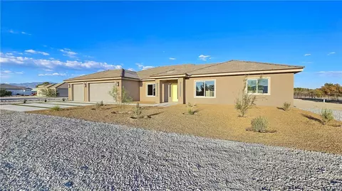 2561 Red Rock Dr, Pahrump, NV 89048