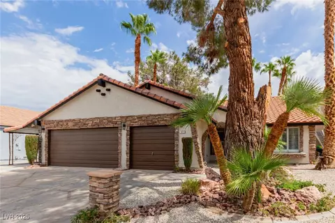 1017 Shifting Sands Dr, Las Vegas, NV 89108