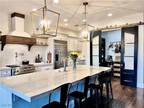 220 Palmetto Pointe Dr, Henderson, NV 89012