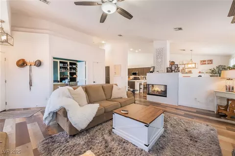 7716 Top Hat Ave, Las Vegas, NV 89113