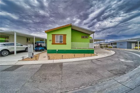 320 Riviera Dr, Pahrump, NV 89048