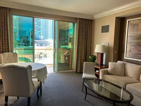 135 E Harmon Ave #307, Las Vegas, NV 89109