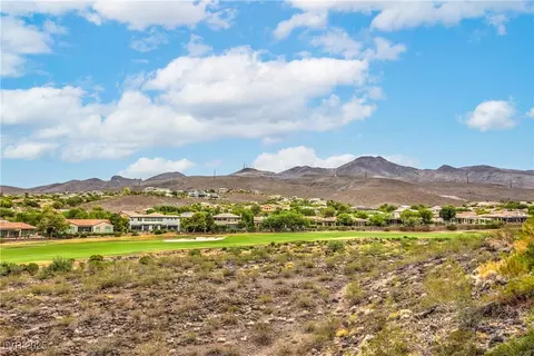 18 Brookridge Dr, Henderson, NV 89052