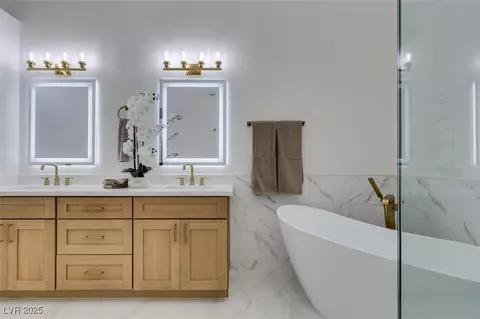 7157 Mission Hills Dr, Las Vegas, NV 89113