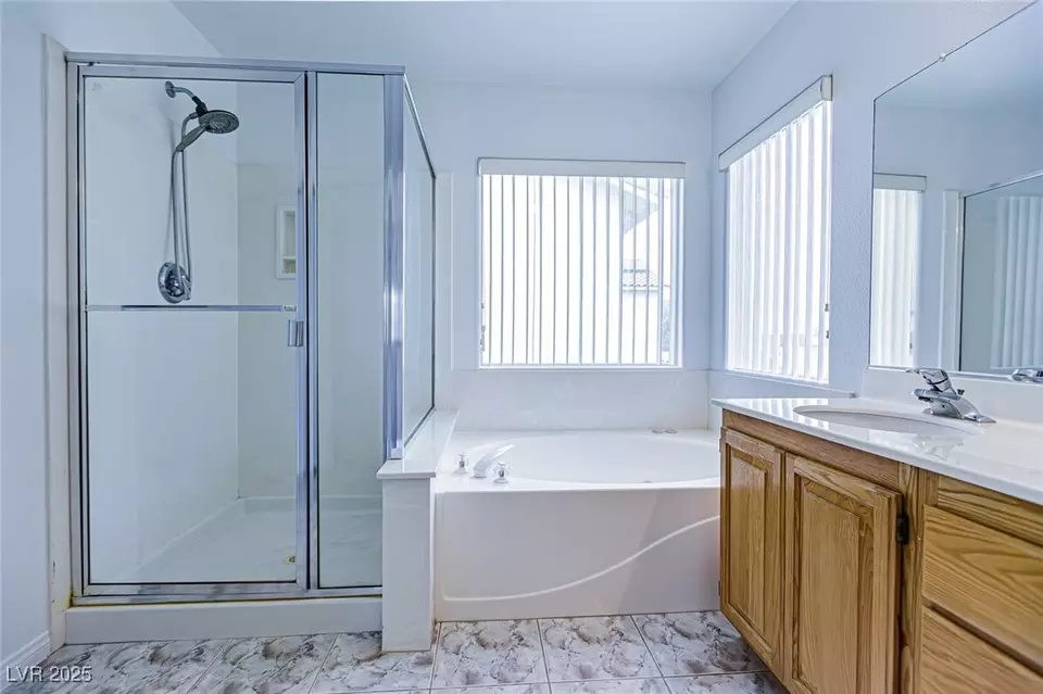 Bath - 8290 Golden Cypress Ave, Las Vegas, NV 89117 photo 7 of 8