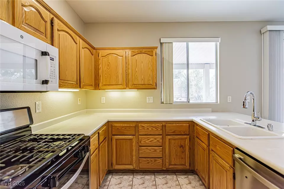 Kitchen - 8290 Golden Cypress Ave, Las Vegas, NV 89117 photo 5 of 5