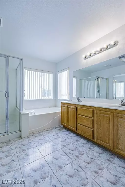 Bath - 8290 Golden Cypress Ave, Las Vegas, NV 89117 photo 5 of 8