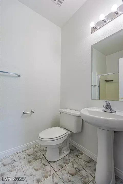 Bath - 8290 Golden Cypress Ave, Las Vegas, NV 89117 photo 1 of 8