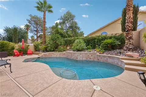 8221 Hollow Wharf Dr, Las Vegas, NV 89128