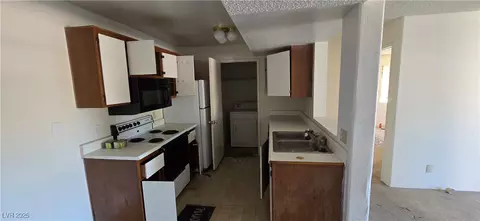 211 Mission Laguna Ln #208, Las Vegas, NV 89107