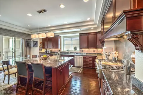 9205 Tesoras Dr #401, Las Vegas, NV 89144