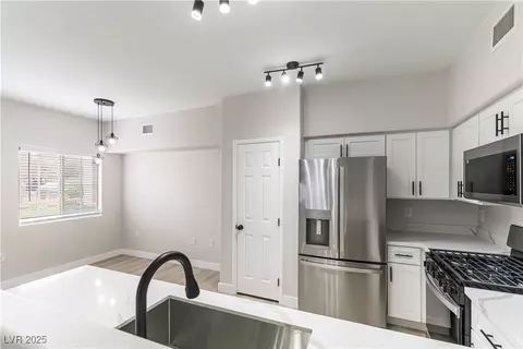 9303 Gilcrease Ave #1215, Las Vegas, NV 89149
