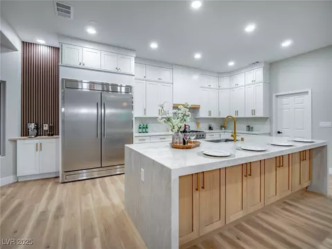 2700 Crown Ridge Dr, Las Vegas, NV 89134
