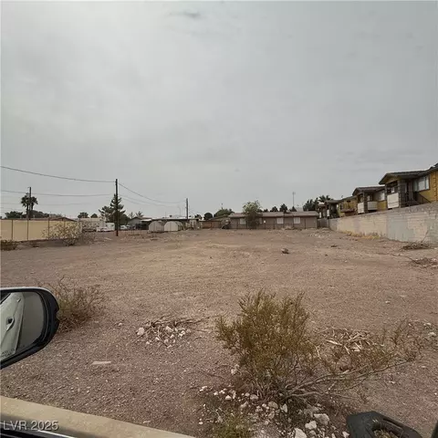 425 Hunter Dr, Henderson, NV 89011