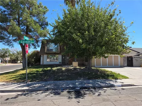 3020 Garnet Ct, Las Vegas, NV 89121